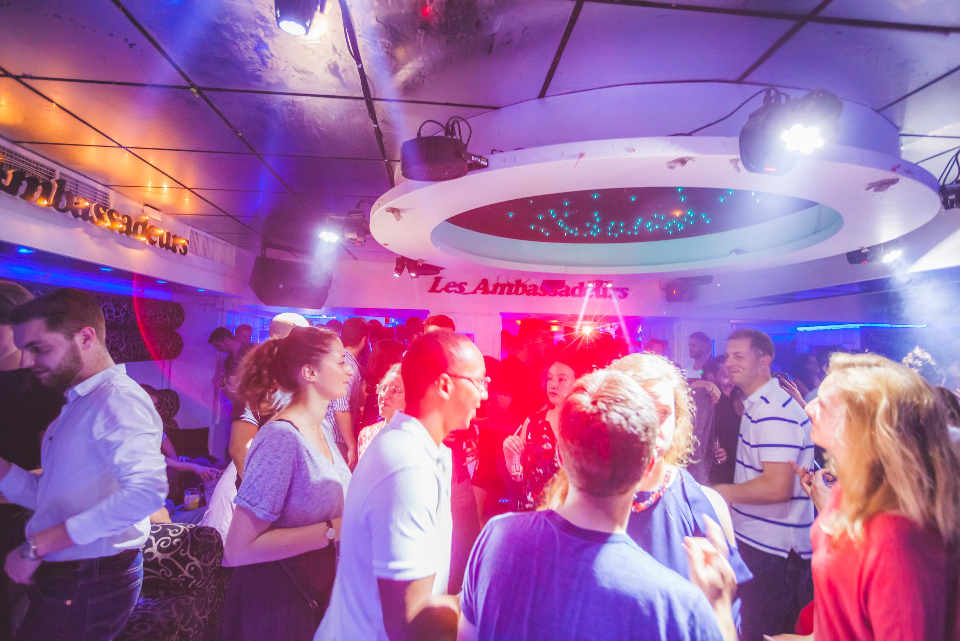 37644910_1115932721897175_3859947135378128896_o Clients des ambassadeurs qui dansent